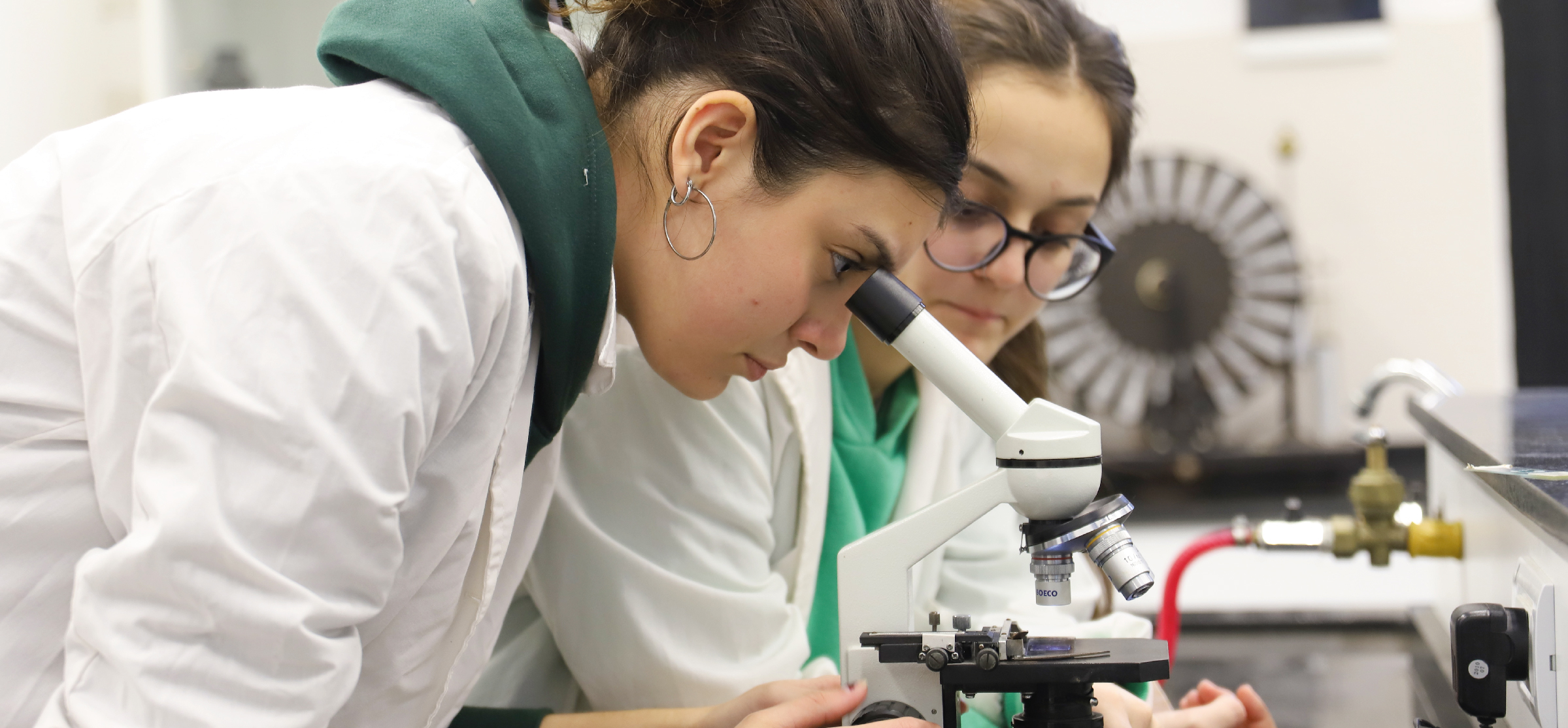 Concurso 130 aniversario: “Un logo para el laboratorio”