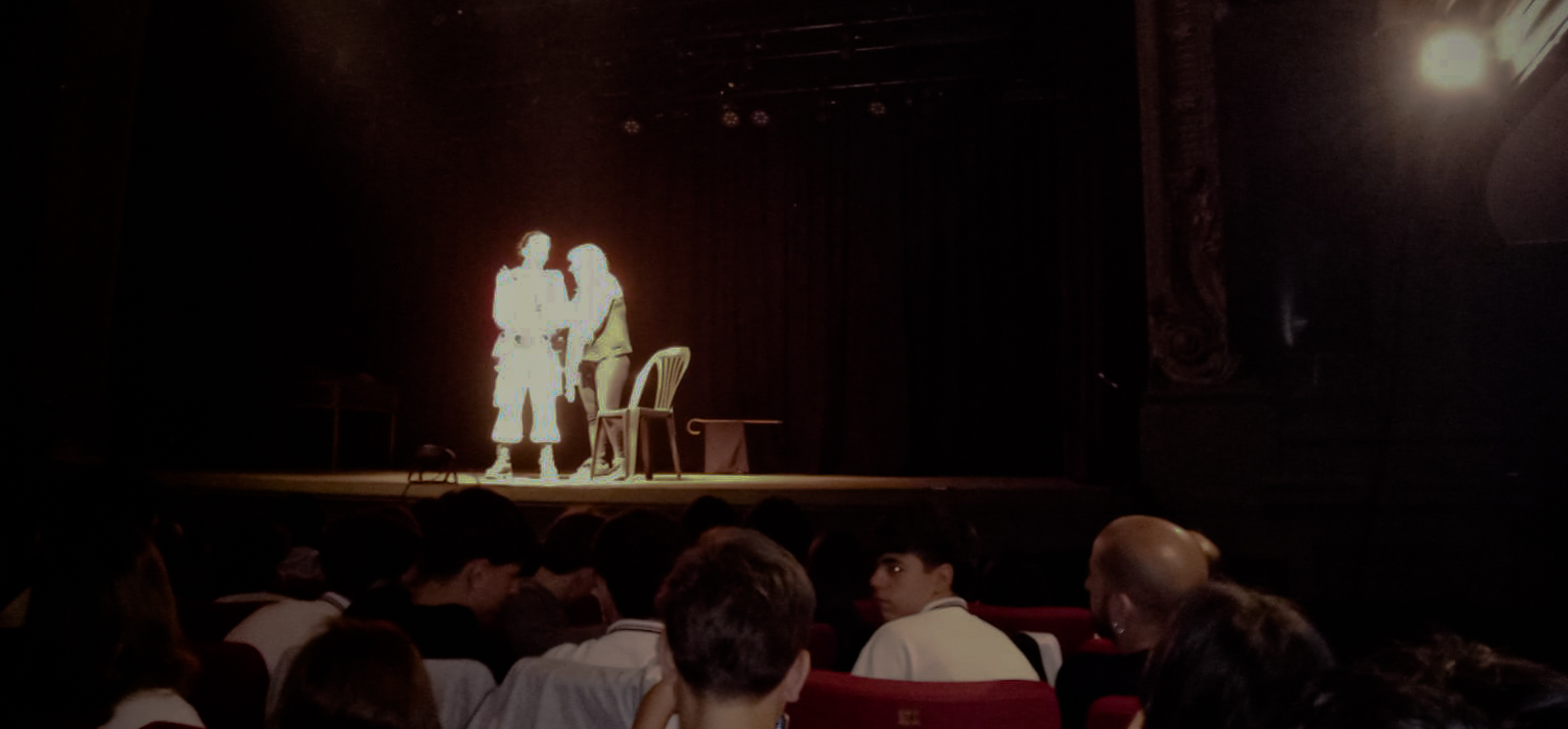 Puesta en escena de la obra teatral “Territorio Coraje”